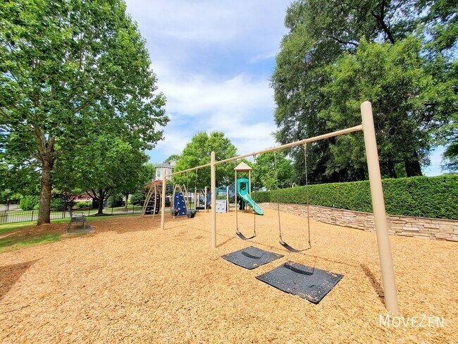 Building Photo - 17011 Hedgerow Park Rd