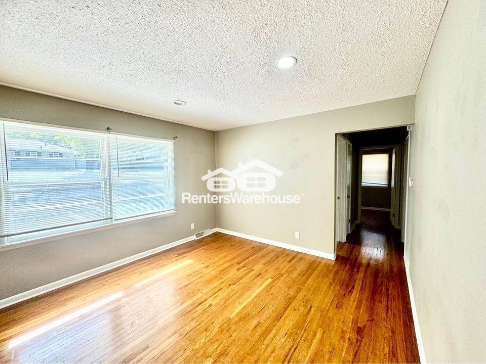 Building Photo - 2731 Bennett Ave