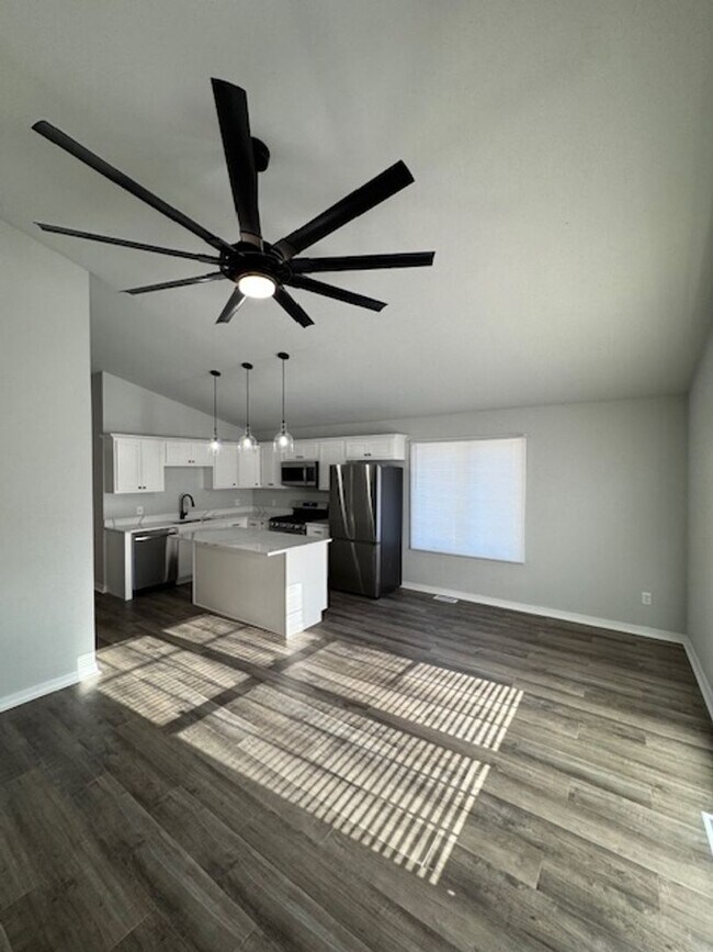 Building Photo - 2 Bedroom, 2 Bathroom Home- Cedar Lake, IN