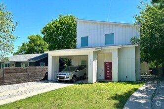 Building Photo - Modern 2 bed/2.5 bath Central Austin Home