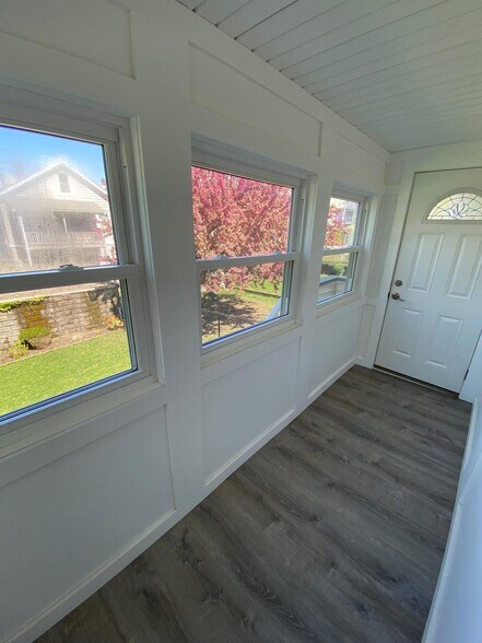 Building Photo - 15 Farragut Ave