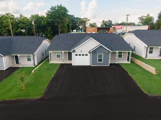 Building Photo - 1003 Magnificent Way