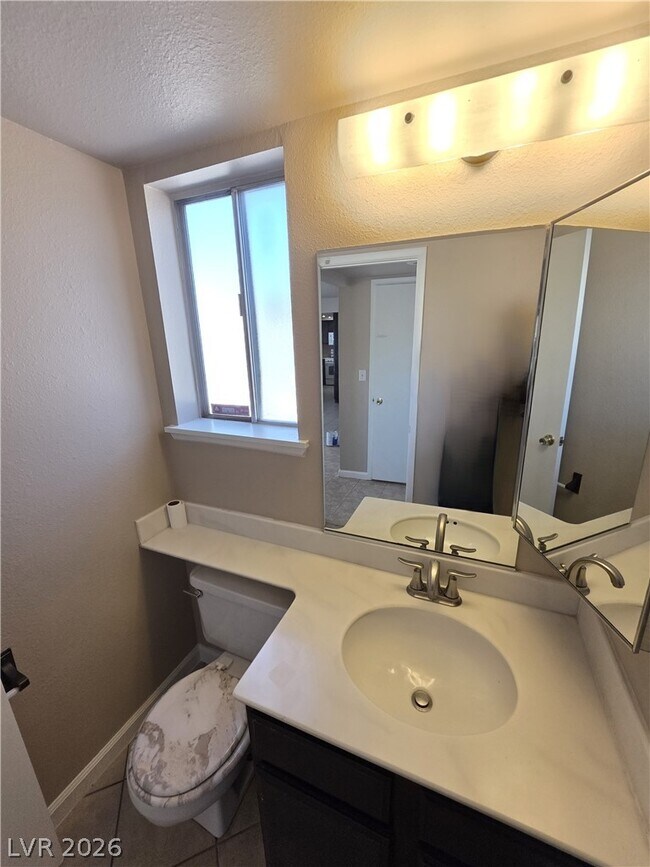 Building Photo - 1745 Mt Hood St