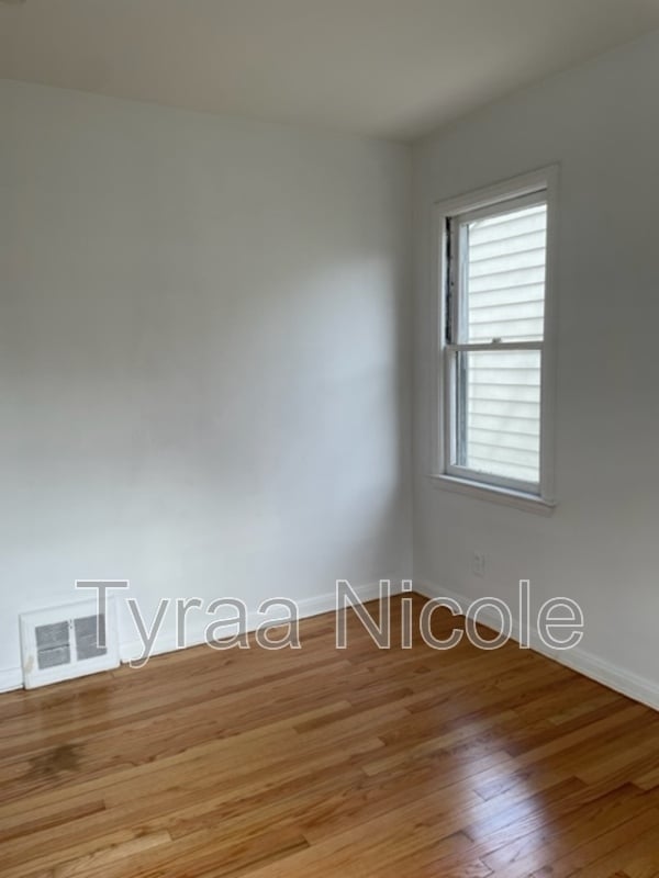 Building Photo - 19365 Kingsville St