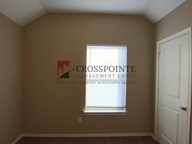 Building Photo - Beautiful 2 Bed 1.5 Townhome in Lindale ISD! Tour Today!