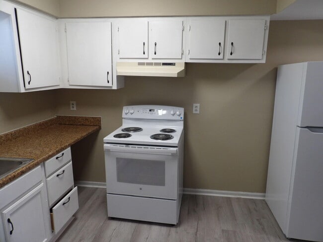 Building Photo - 217 Landings Dr