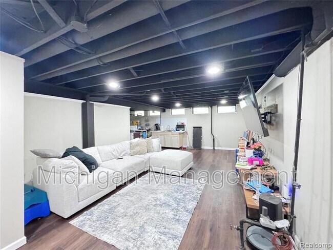 Building Photo - 5203 Forestdale Ct