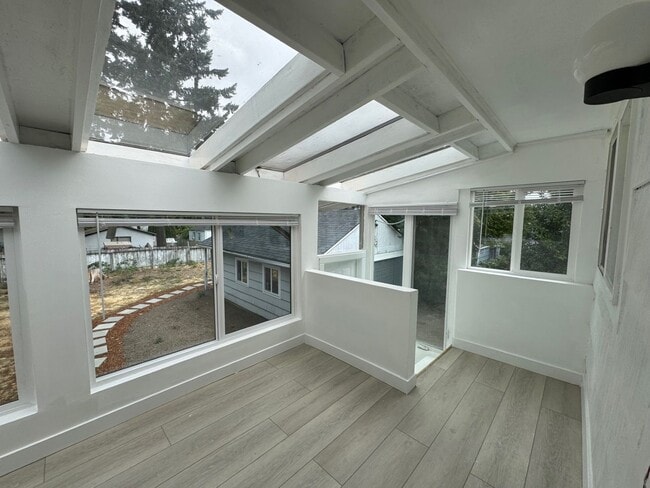 Building Photo - Newly renovated 4 bed 1 bath home in Burien