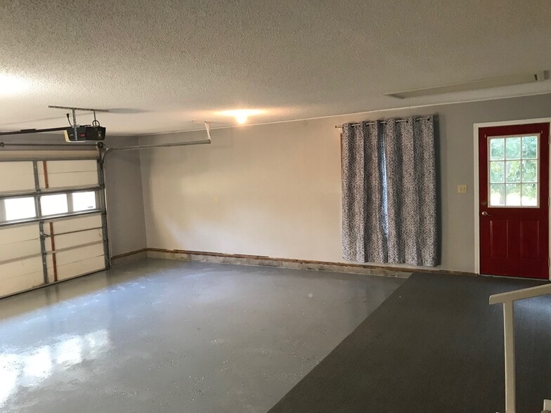 Building Photo - 151 Henry Sledd Rd