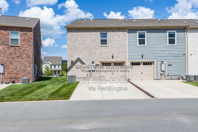 Building Photo - 714 Hahn Ct