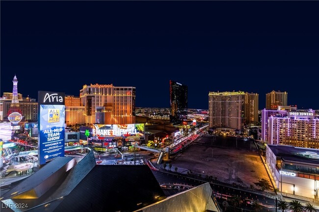 Building Photo - 3722 S Las Vegas Blvd