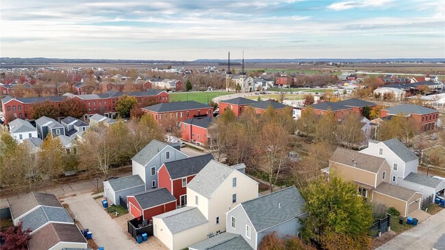 Building Photo - 3510 E Arpent St