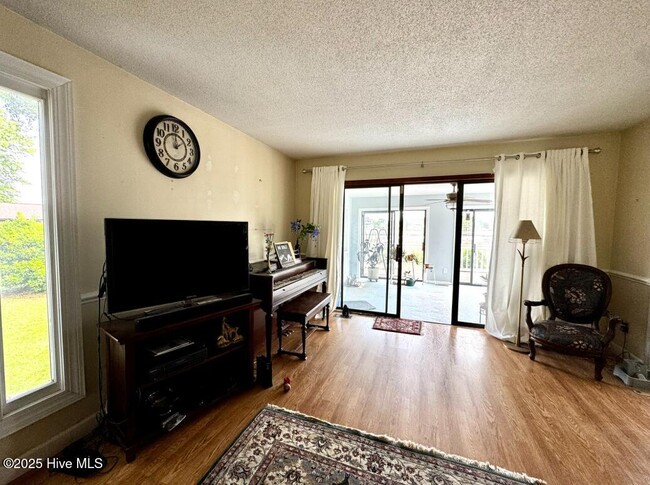 Building Photo - 410 Buccaneer Rd