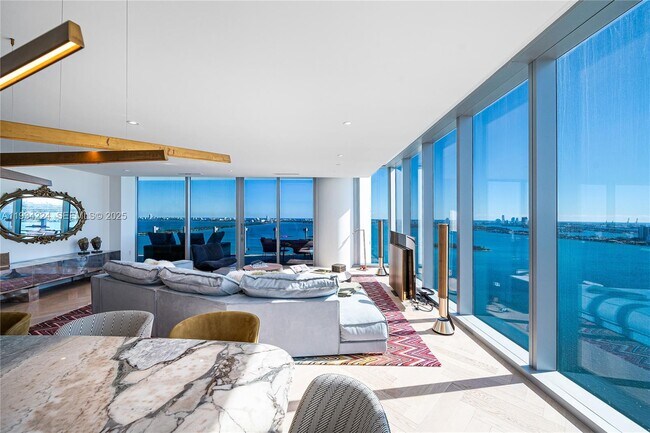 Building Photo - 700 NE 26th Terrace