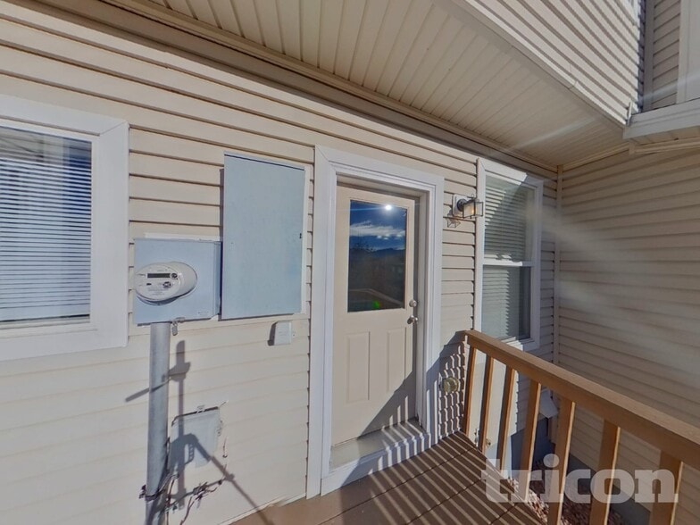 Building Photo - 2050 Creekridge Point