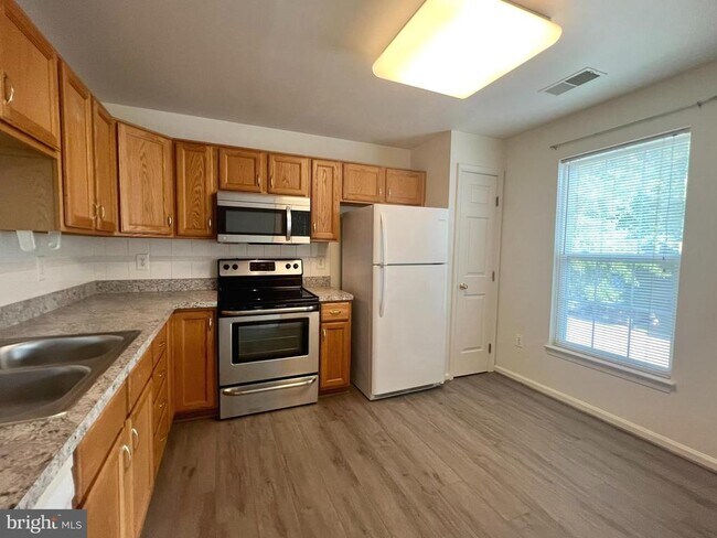 Building Photo - 7532 Coxton Ct