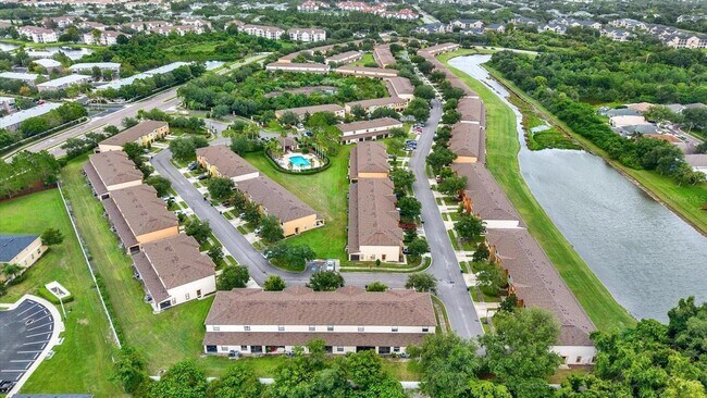 Building Photo - 2630 Edgewater Falls Dr