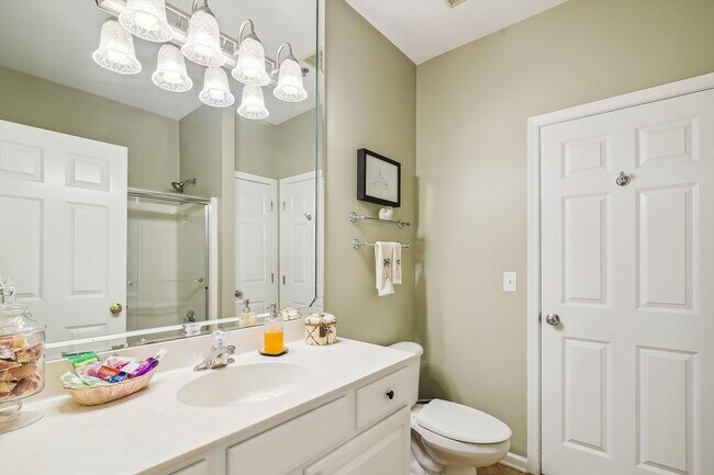 Building Photo - Enjoy coastal living in this Rehoboth Beac...