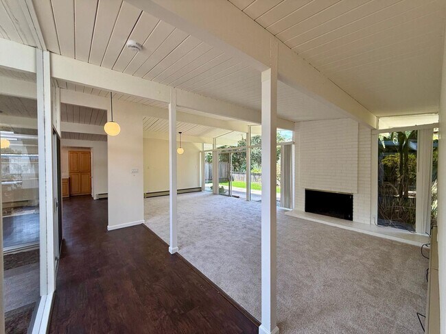 Building Photo - BEAUTIFULLY MAINTAINED EICHLER-STYLE HOME IN DESIRABLE LUCAS VALLEY WITH HOA POOL AND TENNIS COURTS