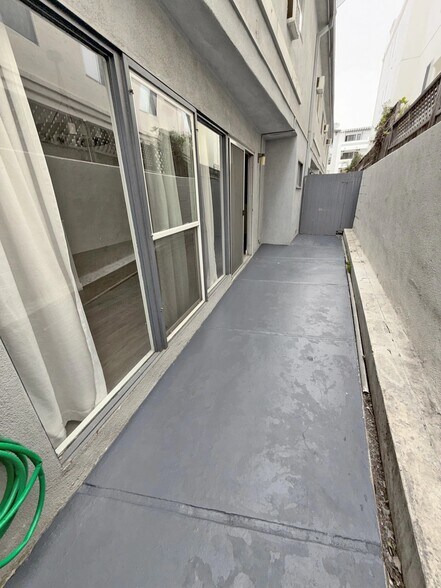 Building Photo - 11842 Kiowa Ave