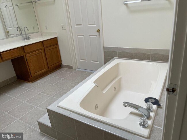 Building Photo - 2807 White Birch Ct