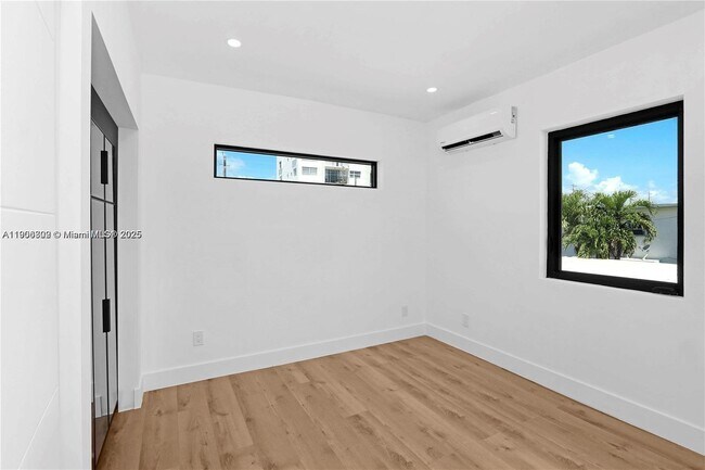 Building Photo - 419-478 78th St