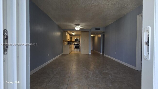 Building Photo - 10090 NW 80th Ct
