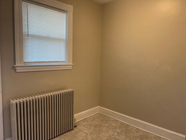 Building Photo - 624 E King St