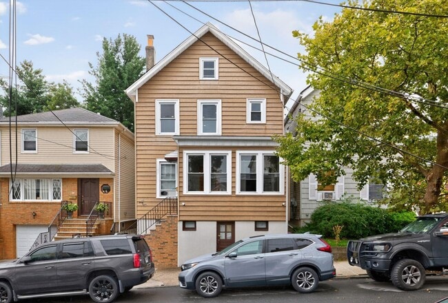 Primary Photo - 48 Dukes St