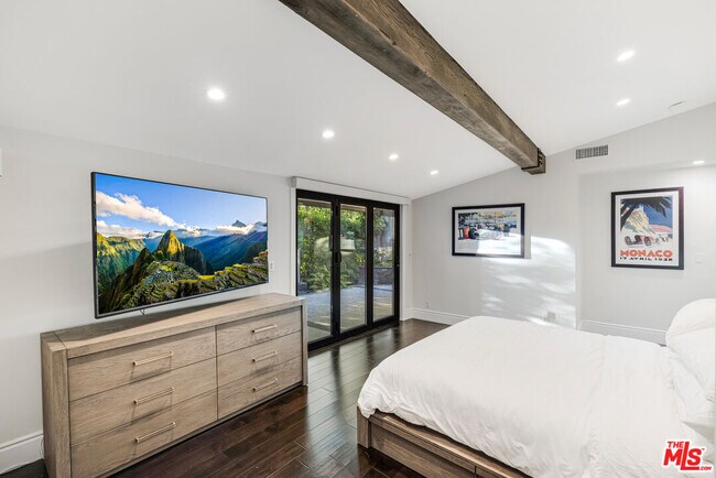 Building Photo - 16725 Oak View Dr