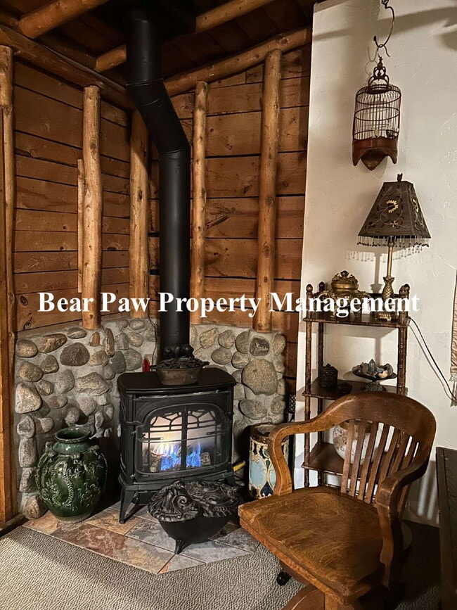 Building Photo - Adorable cabin in Evergreen!