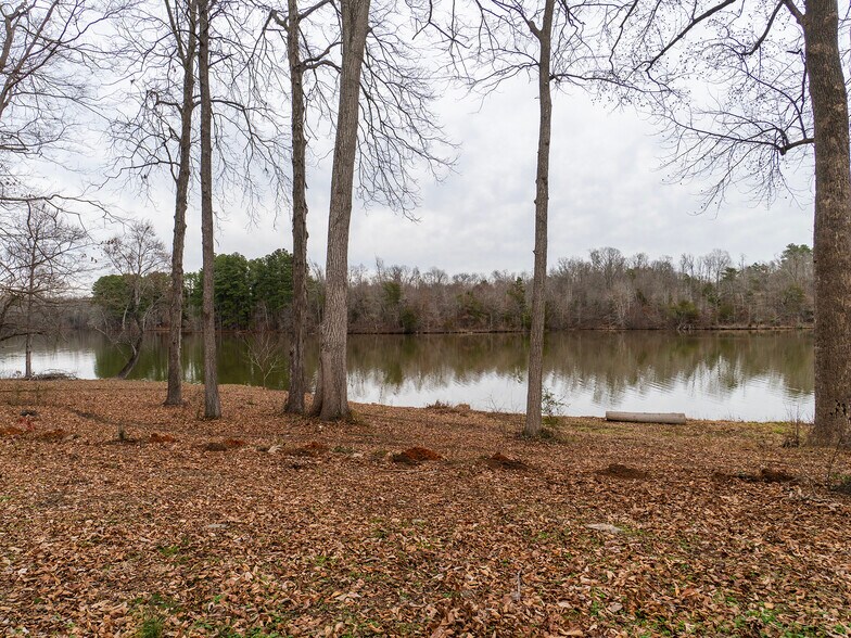 Building Photo - 4315 Hickory Nut Pt
