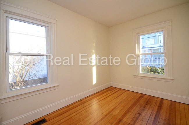 Building Photo - 232 Willow St