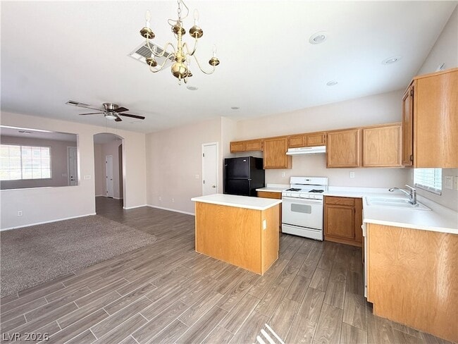 Building Photo - 5366 S Conquistador St