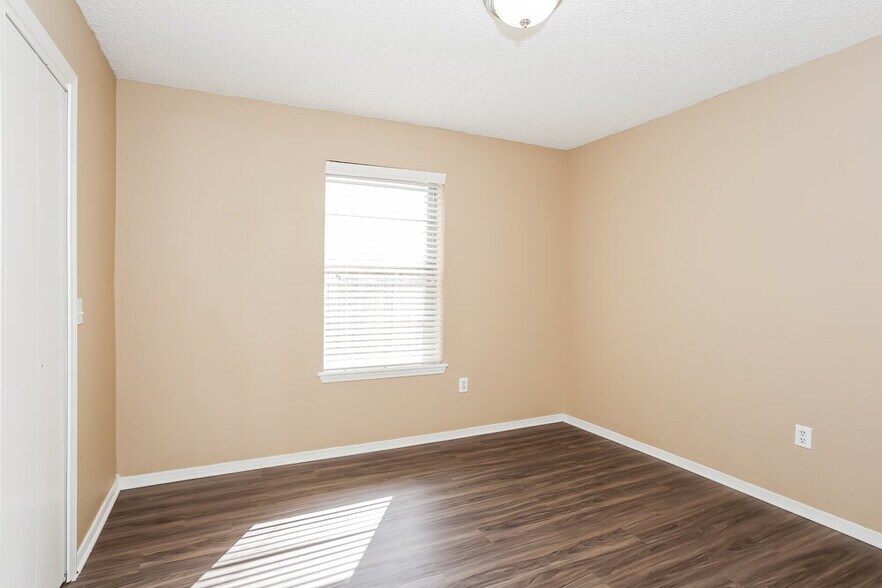 Building Photo - 501 Ramblin Oaks Dr