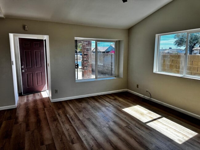 Building Photo - 442 S 32nd Pl