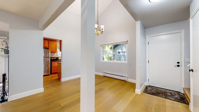 Building Photo - Cozy 2 Bedroom 1.5 Bath with Private Yard and Two Car Garage !