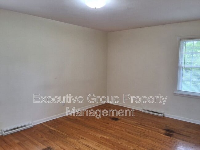 Building Photo - 511 Smith Ave