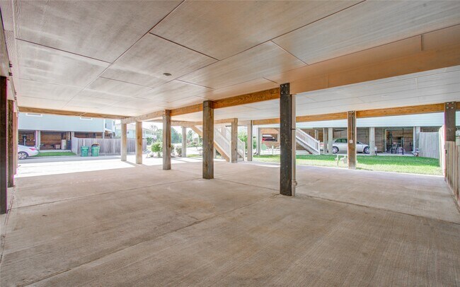Building Photo - 1705 Bayway Dr