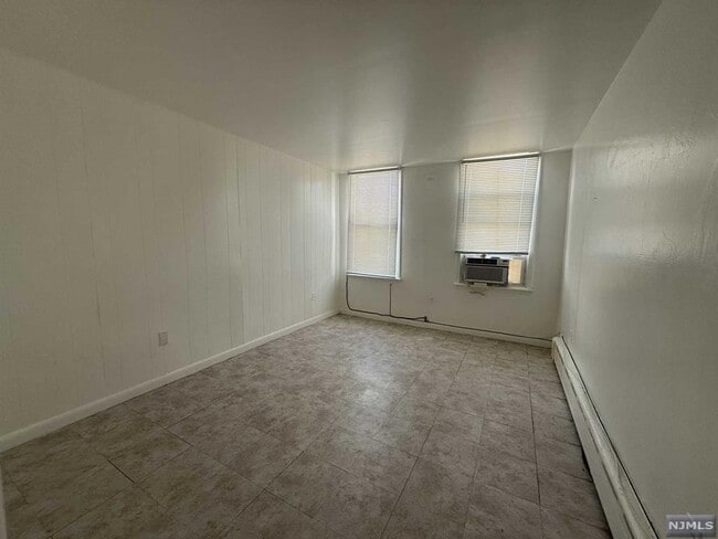 Building Photo - 6101 Newkirk Ave