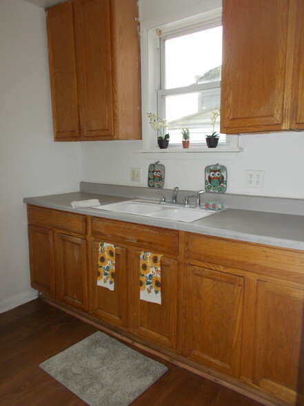 Building Photo - 49 Talbott St