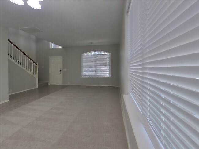 Building Photo - 18810 Woodbreeze Dr