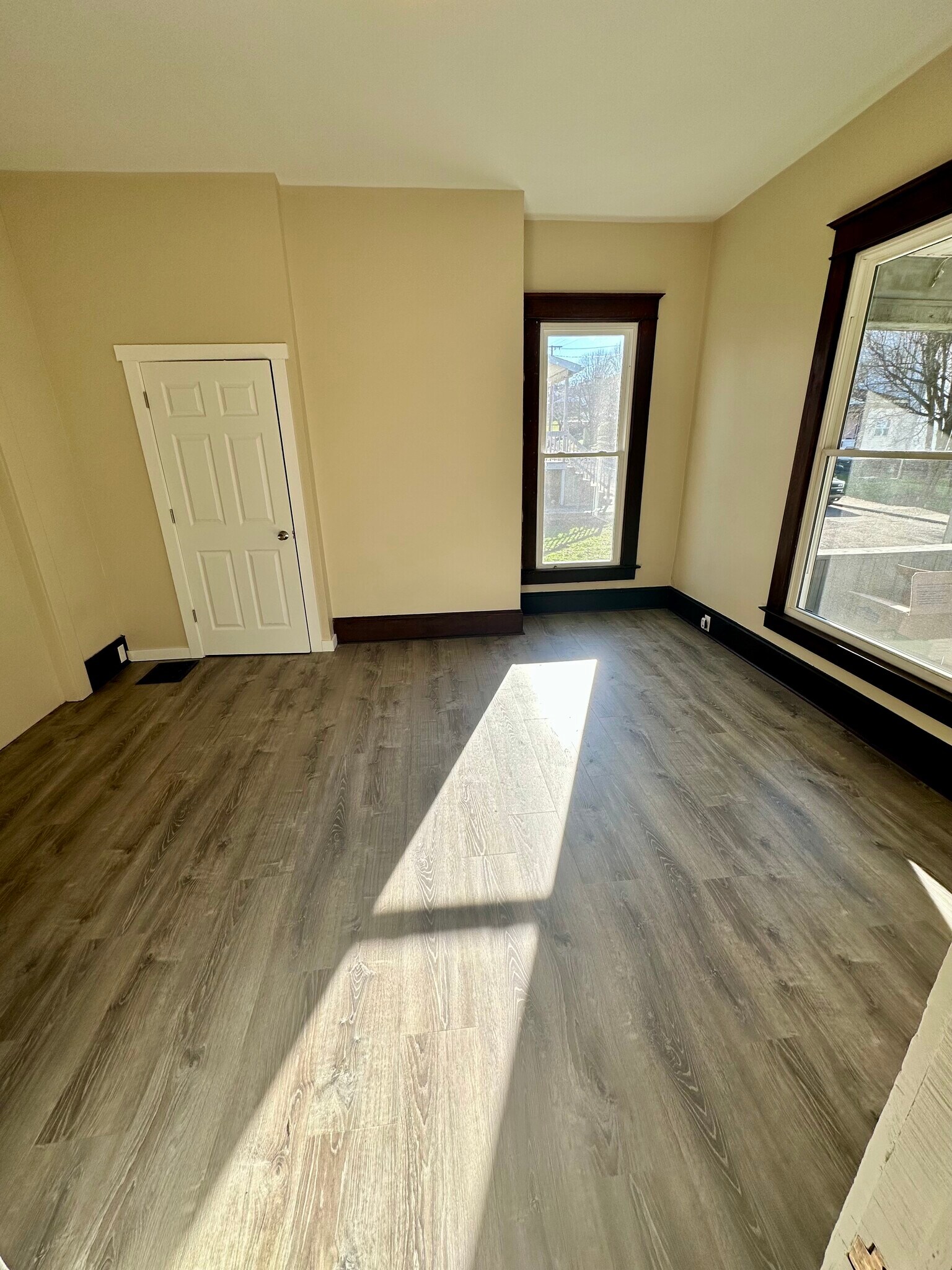 Building Photo - 735 Fountain Sq