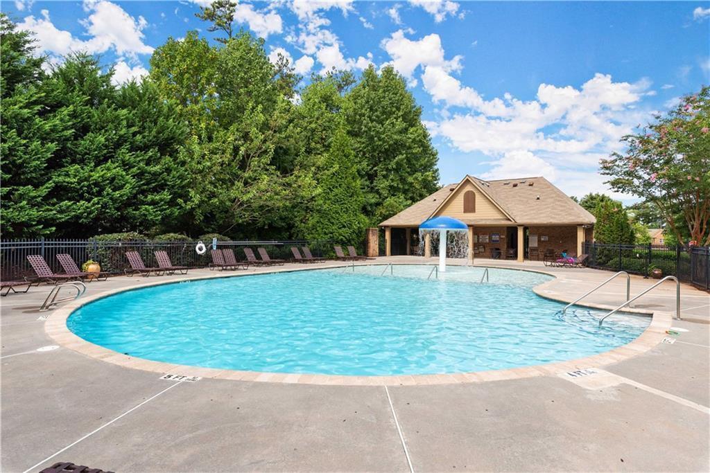 Community Pool - 1624 Caswell Pkwy