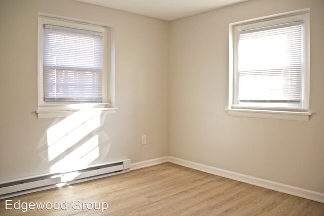 Building Photo - 1370 Smith St