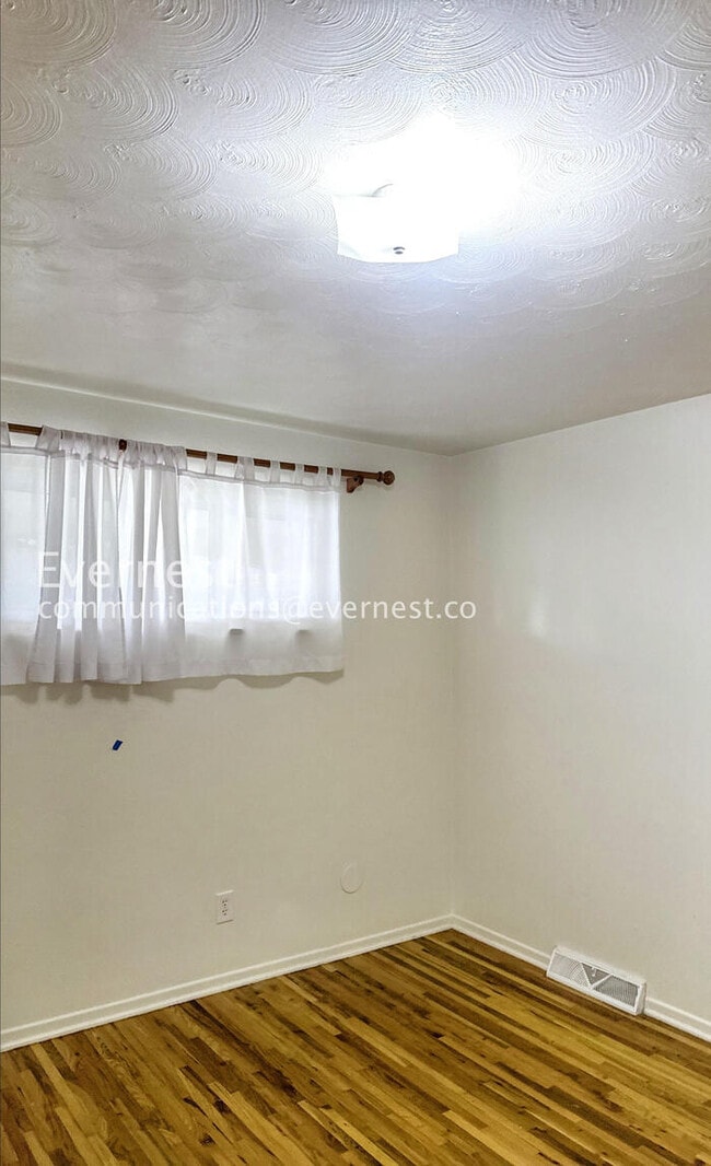 Building Photo - 5618 S Fox Cir