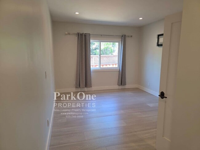 Building Photo - 1540 Westwood Ct