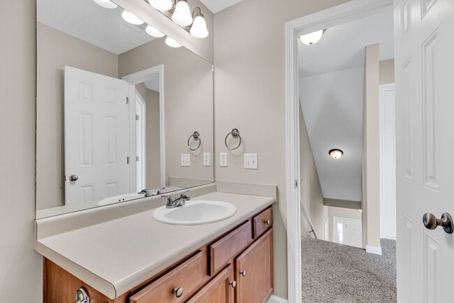 Building Photo - 3 Bedroom 2.5 Bathroom Townhome in Cypress Point - Richmond Hill