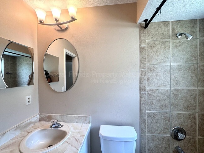 Building Photo - 5130 Sun Palm Dr