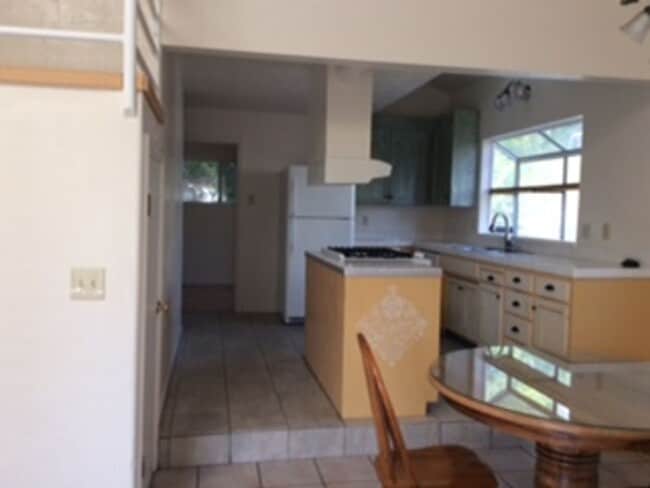 Building Photo - Light-Filled 3bedroom/2bath Near Highway &...